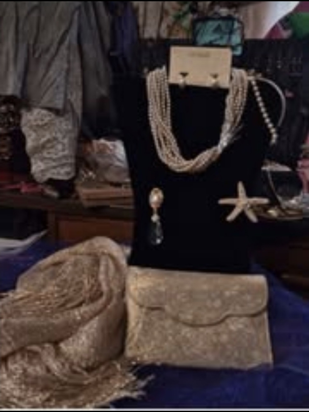 "Curated Vintage Gold Statement Collection"A professionally styled 6-pieces